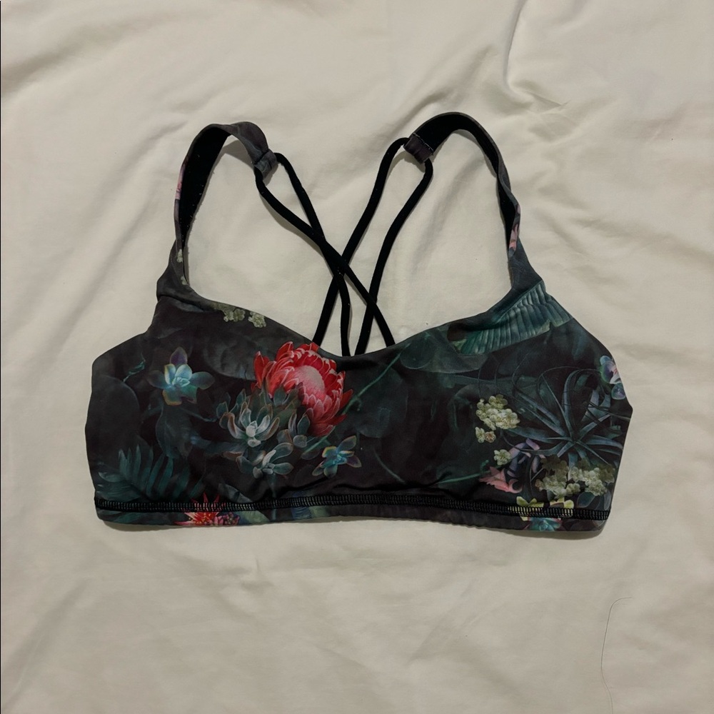 Lululemon sports bra size 6